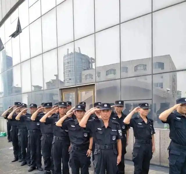 记者:费内巴切仍在和曼城谈阿克转会费,预计700万+150万镑
