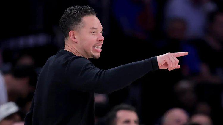 NBA总决赛战报:福克斯一级恶犯!马刺16分优势变3分,卡斯尔7中0