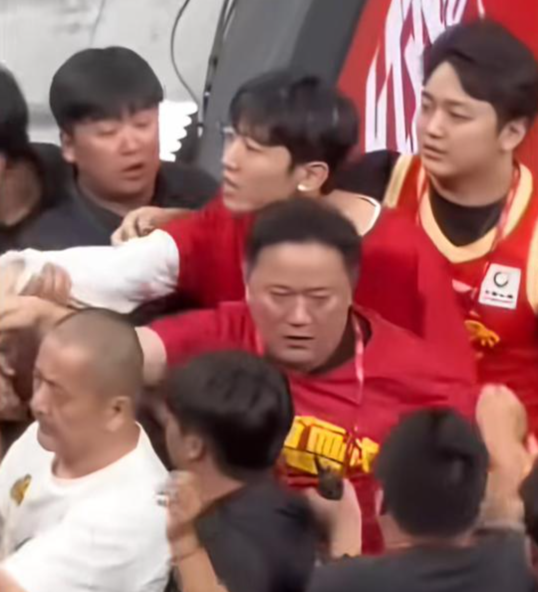熊猫体育尼克斯夺冠!布伦森45+3大功臣,文班19+14创纪录,福克斯成罪人