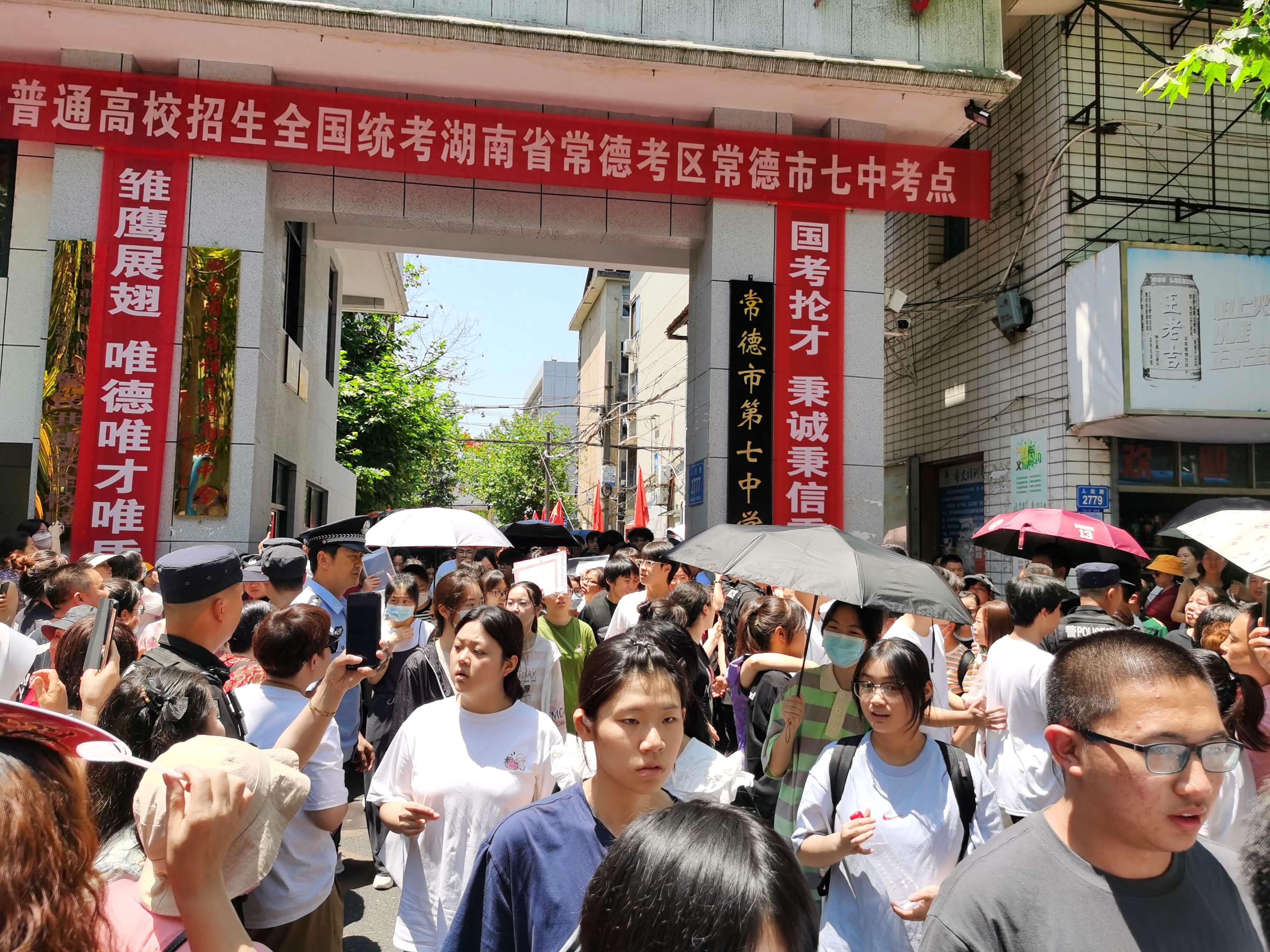 阿奴诺比将获斯凯奇个人签名球鞋