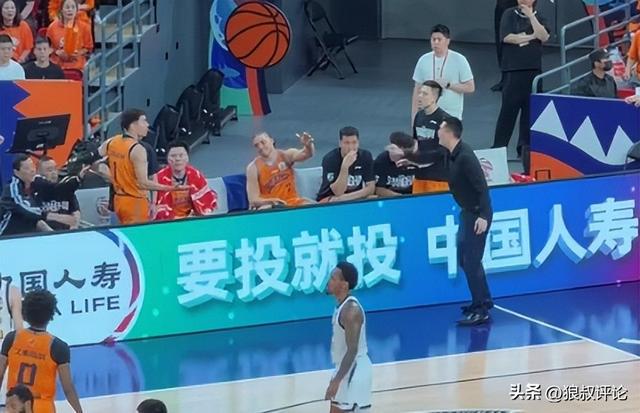 文班亚马被质疑“哨子护体”？库里球迷翻出2016年旧账