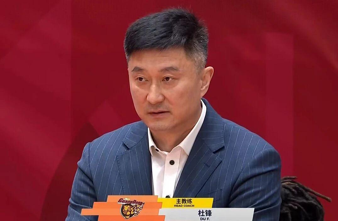福克斯谈外界批评:人们又没有我的电话号码 这无关紧要