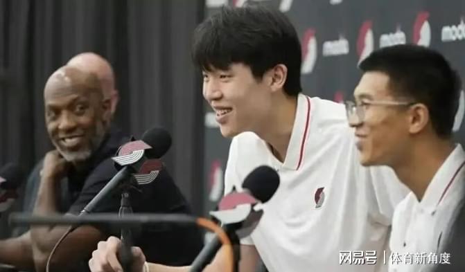 勇士队格林谈湖人队里夫斯顶薪:不能表现挣扎,否则骂得体无完肤