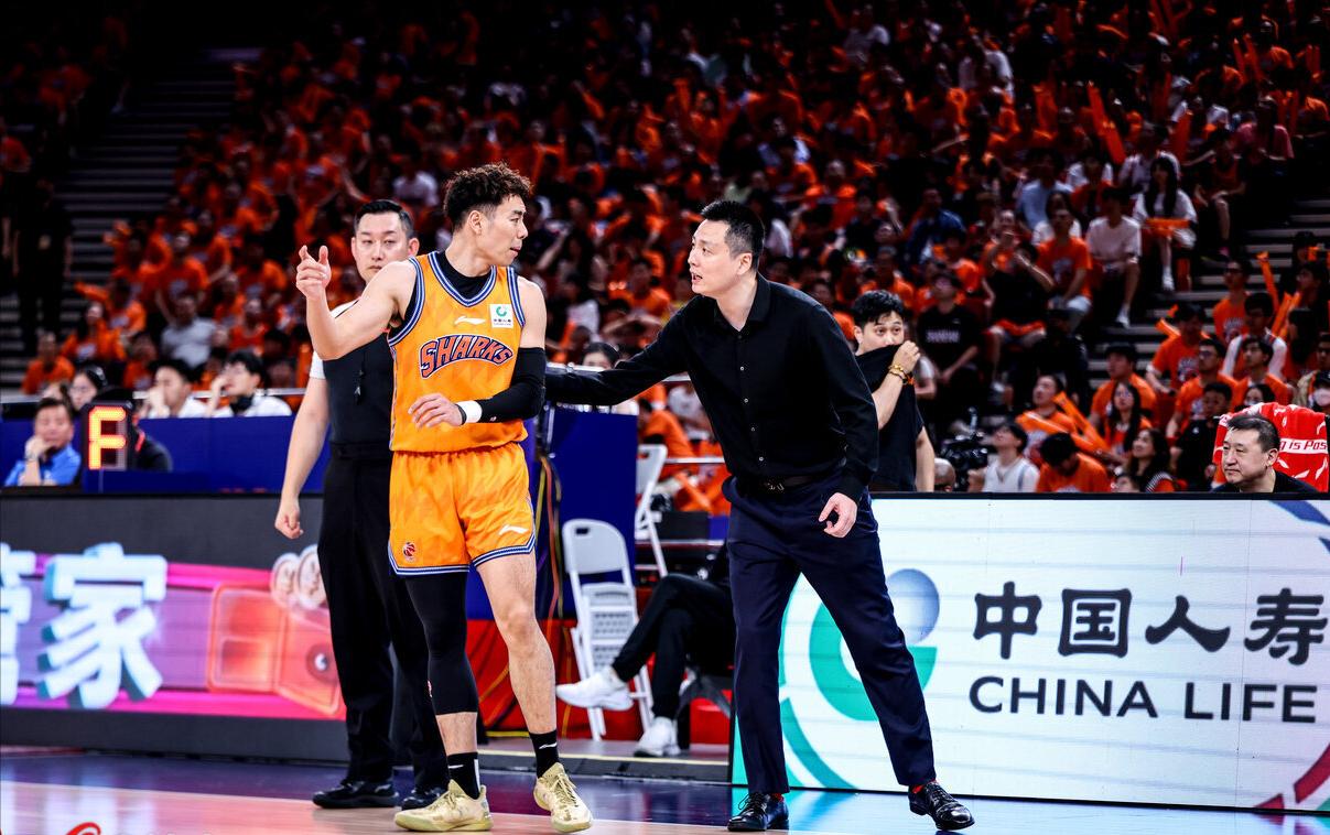 NBA曝多消息 总决G5字母哥交易