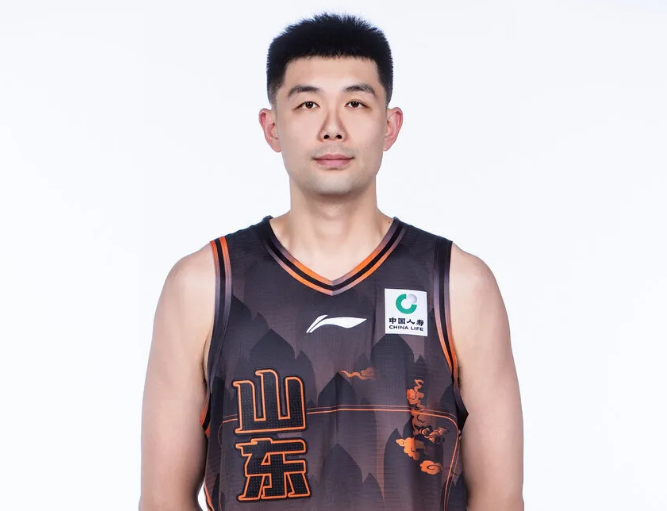 熊猫体育快船对马里兰大学大四锋线,他有着超强的篮板争抢能力?