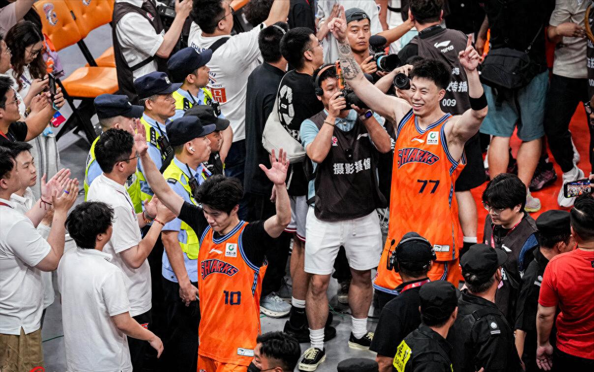 熊猫体育尼克斯夺冠装备销售额创全体育史纪录 前12小时订单超老鹰超级碗峰值