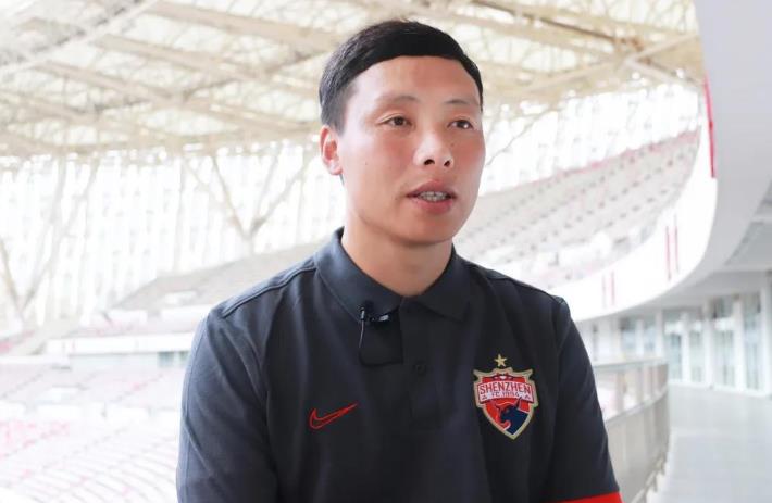 被同1块石头绊倒4次!马刺丢冠太扎心了,米奇给出解释,说得轻巧