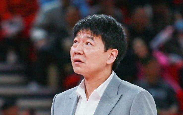 明明季后赛表现更优!为什么詹姆斯续约优先级低于里夫斯